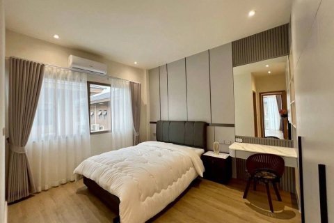 Casa de 4 dormitorios en Pattaya, Tailandia № 146367 - foto 3