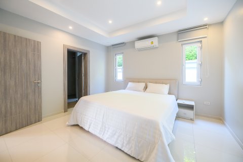 Condo in Pattaya, Thailand, 3 bedrooms № 171309 - photo 8