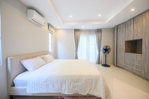 Condo in Pattaya, Thailand, 3 bedrooms № 171309 - photo 9