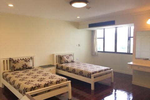 Condominio de 5 dormitorios en Watthana, Bangkok, Tailandia № 163938 - foto 18