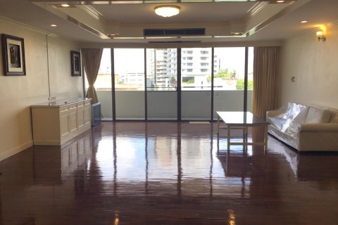 Condominio de 5 dormitorios en Watthana, Bangkok, Tailandia № 163938 - foto 15