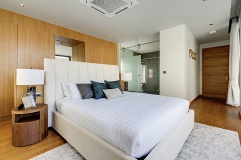 Chalet de 3 dormitorios en Bang Tao, Tailandia № 210004 - foto 11