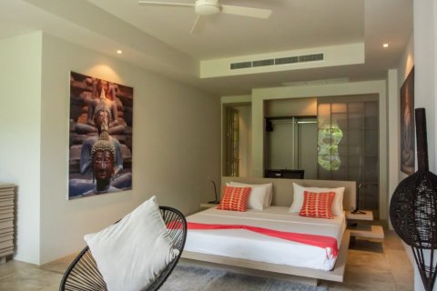 Chalet de 4 dormitorios en Bang Tao, Tailandia № 153699 - foto 5