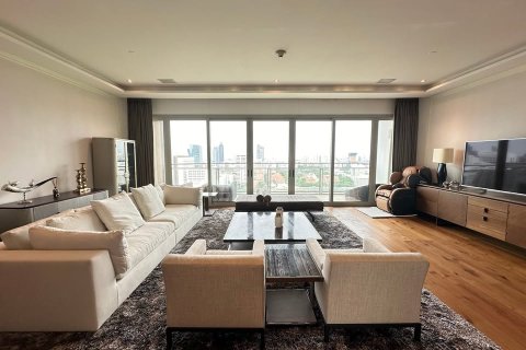 Condominio de 3 dormitorios en Pathum Wan, Bangkok, Tailandia № 163764 - foto 2