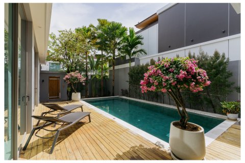 Chalet de 3 dormitorios en Bang Tao, Tailandia № 210013 - foto 25