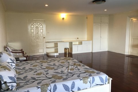 Condominio de 5 dormitorios en Watthana, Bangkok, Tailandia № 163938 - foto 14