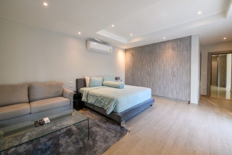Condo in Pattaya, Thailand, 3 bedrooms № 171309 - photo 4