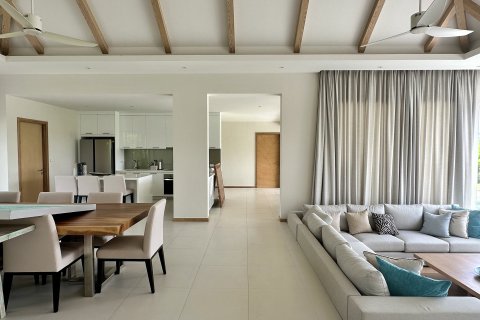 Chalet de 4 dormitorios en Bang Tao, Tailandia № 152416 - foto 18