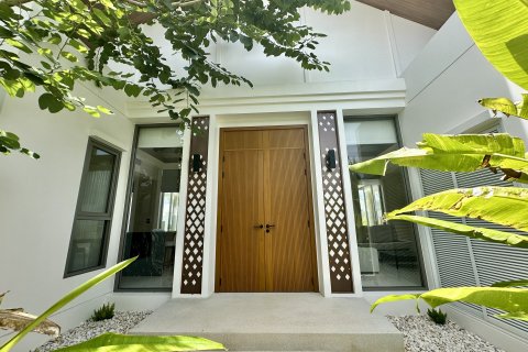 Chalet de 3 dormitorios en Bang Tao, Tailandia № 152423 - foto 2