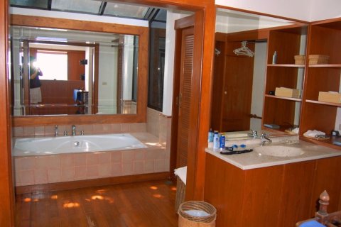 Chalet de 4 dormitorios en Kata, Tailandia № 153757 - foto 19