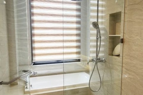 Condominio de 2 dormitorios en Pathum Wan, Bangkok, Tailandia № 163884 - foto 10