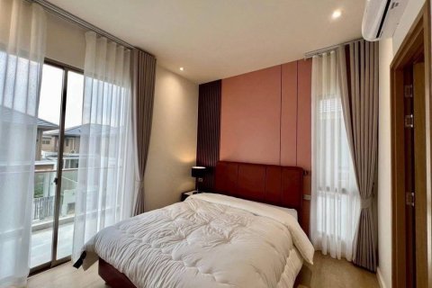 Casa de 4 dormitorios en Pattaya, Tailandia № 146367 - foto 5
