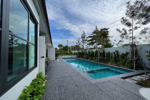 Chalet de 3 dormitorios en Pattaya, Tailandia № 118475 - foto 10
