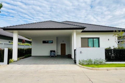 Chalet de 3 dormitorios en Pattaya, Tailandia № 118475 - foto 11
