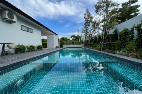 Chalet de 3 dormitorios en Pattaya, Tailandia № 118475 - foto 12
