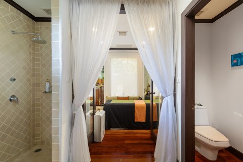 Chalet de 4 dormitorios en Bang Tao, Tailandia № 152573 - foto 16