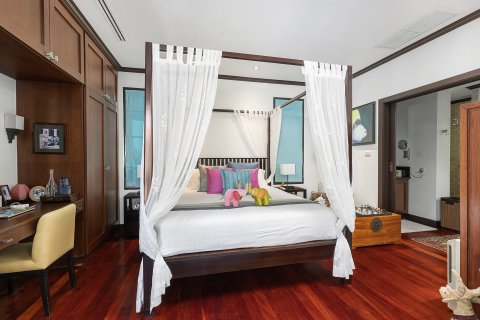 Chalet de 4 dormitorios en Bang Tao, Tailandia № 152573 - foto 15
