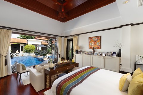 Chalet de 4 dormitorios en Bang Tao, Tailandia № 152573 - foto 14