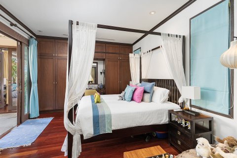 Chalet de 4 dormitorios en Bang Tao, Tailandia № 152573 - foto 17