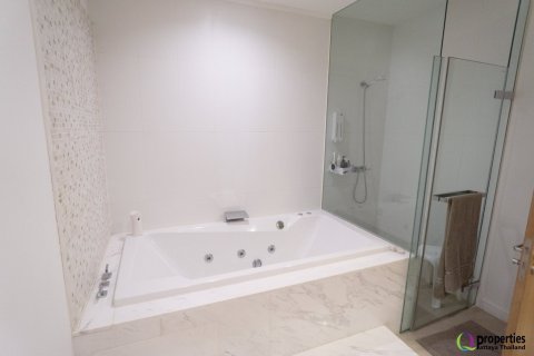 Condominio de 4 dormitorios en Pattaya, Tailandia № 167055 - foto 10