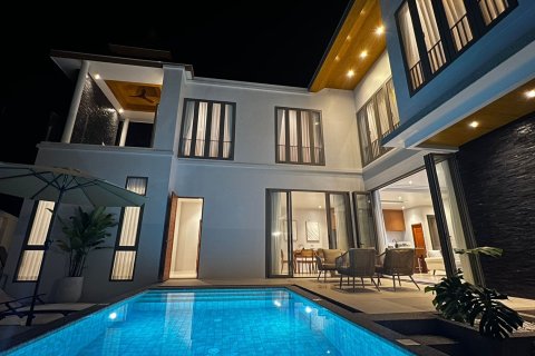 Chalet de 3 dormitorios en Bang Tao, Tailandia № 152504 - foto 4