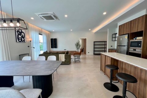 Chalet de 3 dormitorios en Pattaya, Tailandia № 118475 - foto 17