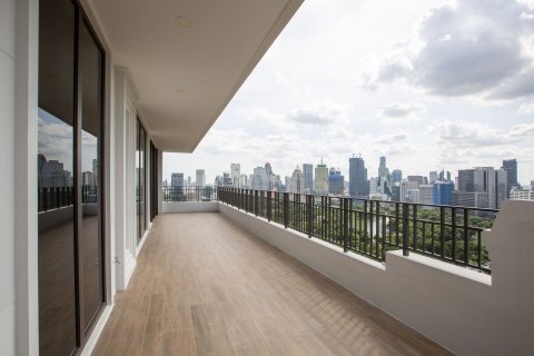 Condominio de 3 dormitorios en Pathum Wan, Bangkok, Tailandia № 163890 - foto 15