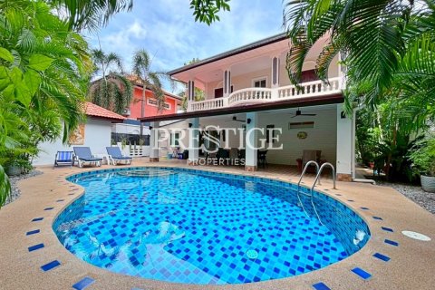 Casa de 6 dormitorios en Pattaya, Tailandia № 198086