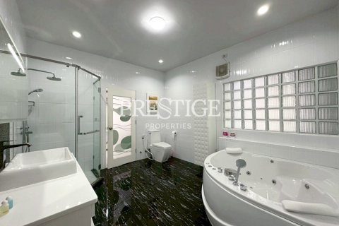 Maison à Pattaya, Thaïlande 7 chambres № 198087 - photo 11