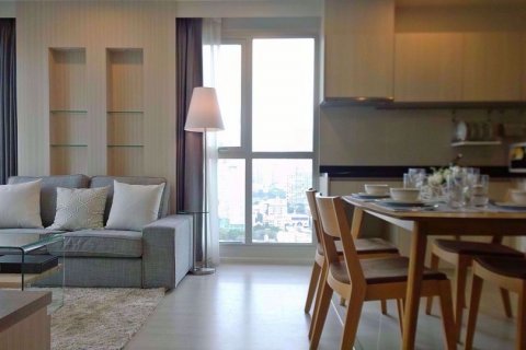 Sobre plano Rhythm Sathorn - Narathiwas en Bangkok, Tailandia № 36312 - foto 2