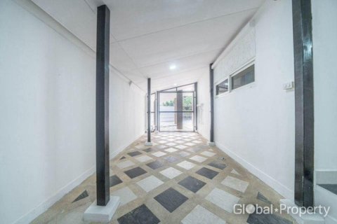 Casa de 5 dormitorios en Pattaya, Tailandia № 180357 - foto 13
