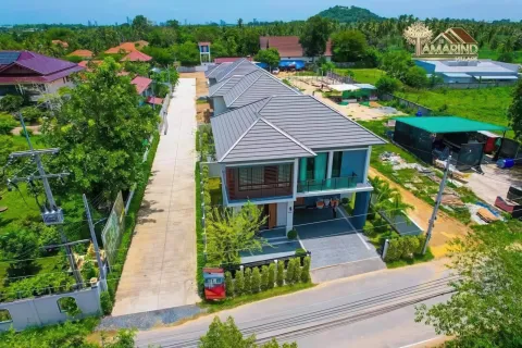 Casa de 4 dormitorios en Pattaya, Tailandia № 155609 - foto 2