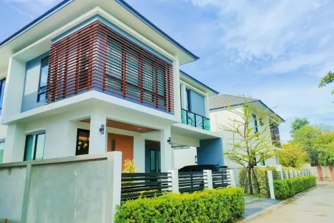 Casa de 4 dormitorios en Pattaya, Tailandia № 155609 - foto 3