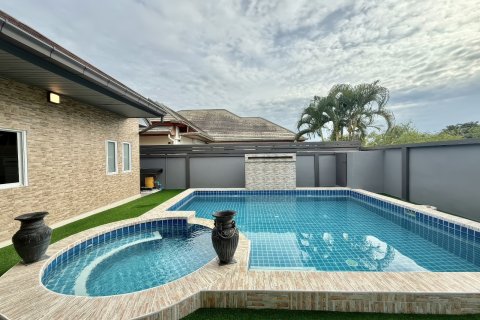 Casa de 3 dormitorios en Pattaya, Tailandia № 155608 - foto 4