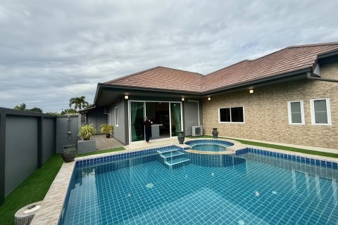 Casa de 3 dormitorios en Pattaya, Tailandia № 155608 - foto 3