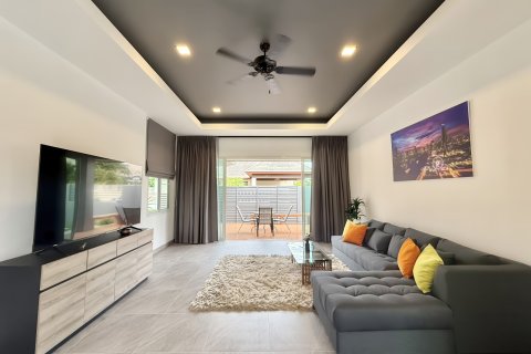 Casa de 3 dormitorios en Pattaya, Tailandia № 155608 - foto 17