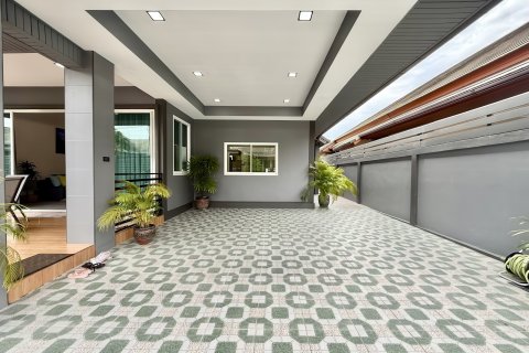 Casa de 3 dormitorios en Pattaya, Tailandia № 155608 - foto 8
