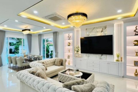 Chalet de 5 dormitorios en Pattaya, Tailandia № 114095 - foto 4