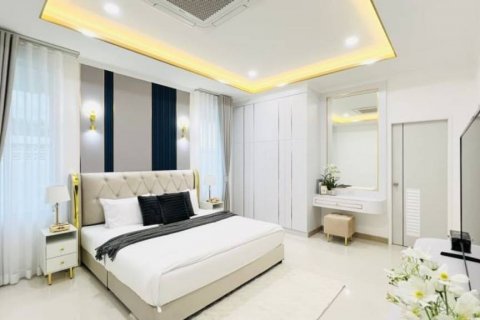 Chalet de 5 dormitorios en Pattaya, Tailandia № 114095 - foto 7