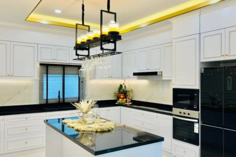 Chalet de 5 dormitorios en Pattaya, Tailandia № 114095 - foto 6