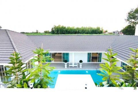 Villa in Pattaya, Thailand 5 bedrooms № 114095