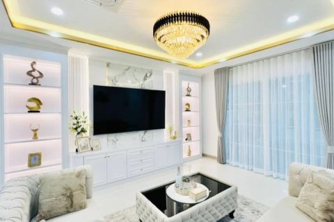 Chalet de 5 dormitorios en Pattaya, Tailandia № 114095 - foto 5