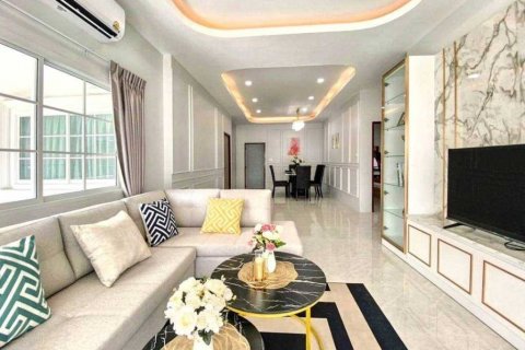 Casa de 3 dormitorios en Pattaya, Tailandia № 120203 - foto 4