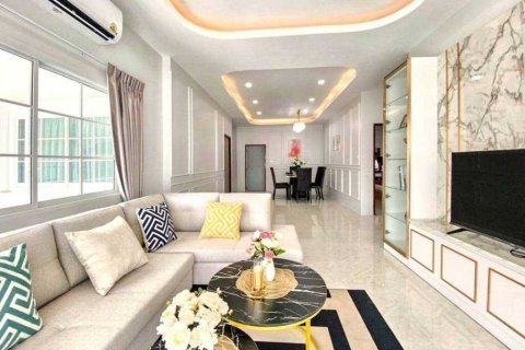 Casa de 3 dormitorios en Pattaya, Tailandia № 120203 - foto 5