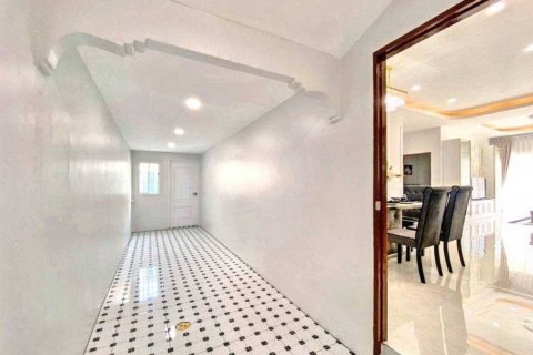 Casa de 3 dormitorios en Pattaya, Tailandia № 120203 - foto 10