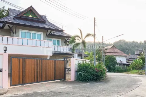 Casa de 3 dormitorios en Chalong, Tailandia № 155468 - foto 4