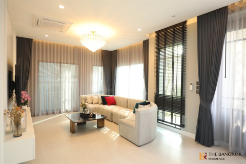 Casa de 5 dormitorios en Bangkok, Tailandia № 190268 - foto 2