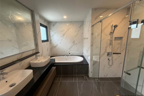 Haus in Bangkok, Thailand 4 Schlafzimmer № 190271 - Foto 3