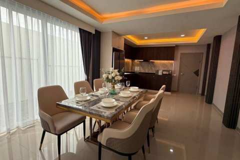 Villa in Pattaya, Thailand 5 Schlafzimmer № 135235 - Foto 9