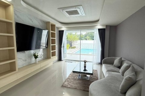 Villa in Pattaya, Thailand 5 Schlafzimmer № 135235 - Foto 3